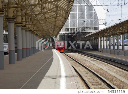 Train on Kiyevskaya railway station.Moscow, Russia 34532339