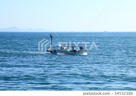 章魚三文魚廣島縣的漁船 章魚三文魚廣島縣的漁船 34532380