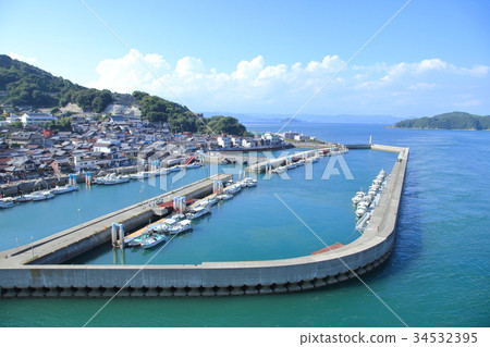 從Toyohama Ohashi觀看的豐島縣廣島縣的港口 從Toyohama Ohashi觀看的豐島縣廣島縣的港口 34532395