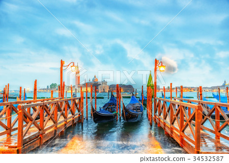 Views of the most beautiful canal of Venice. 34532587