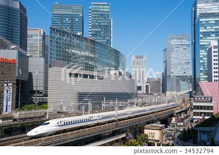 Scenery of Tokyo with the N700 series arriving at Tokyo Station 34532794