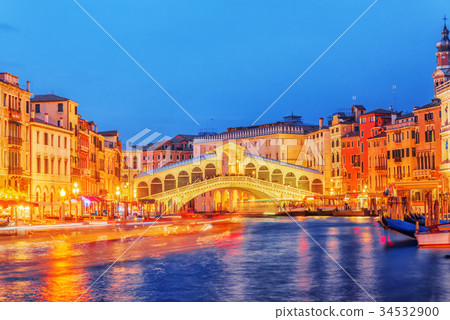 Rialto Bridge (Ponte di Rialto) . Rialto Bridge (Ponte di Rialto) . 34532900