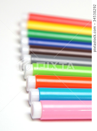 Varicoloured markers on the white isolated Varicoloured markers on the white isolated 34538292