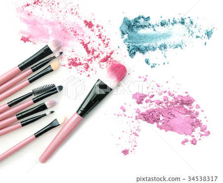 Make-up brush with colorful crushed mixed colors 34538317