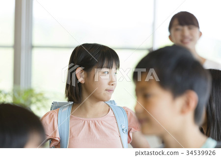 Elementary school attending and attending school corridor Elementary school attending and attending school corridor 34539926