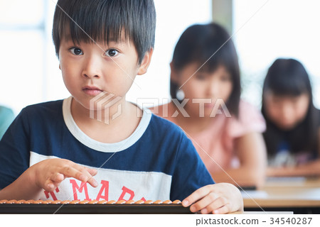 Elementary school student abacus classroom 34540287