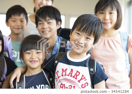 Elementary school classroom class 34541284