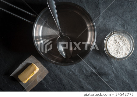 Ingredients for the base thickener Roux 34542775