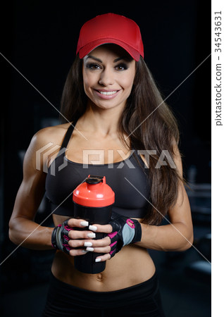 Sexy athletic young girl working out in gym 34543631