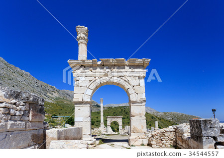 Marble arch and column at ancient city Sagalassos Marble arch and column at ancient city Sagalassos 34544557