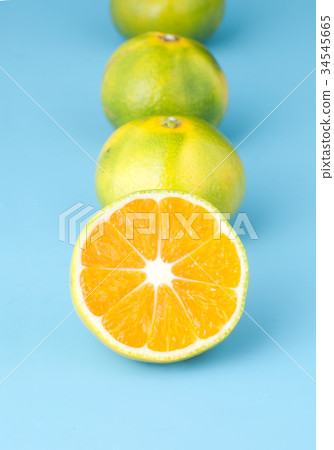 Early-maturing oranges Early-maturing oranges 34545665