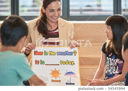 Primary school student English conversation classroom 34545994