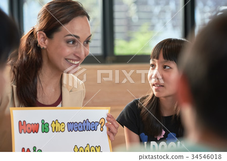 Primary school student English conversation classroom 34546018