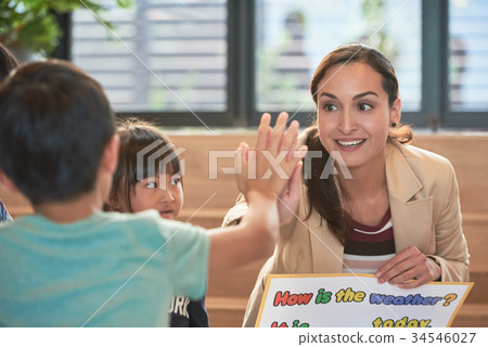 Primary school student English conversation classroom 34546027