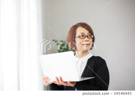 Casual Business, Women, Middle, Laptop 34546945