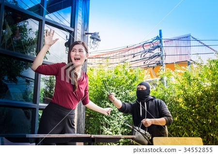 The thief extortion to get woman's handbag. The thief extortion to get woman's handbag. 34552855
