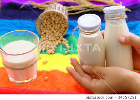 Homemade soya milk 34557251