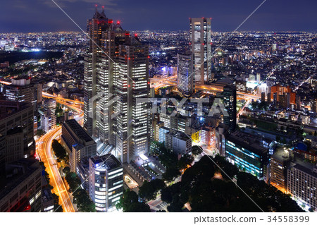 新宿公園塔和東京歌劇城夜景 照片素材 圖片 圖庫