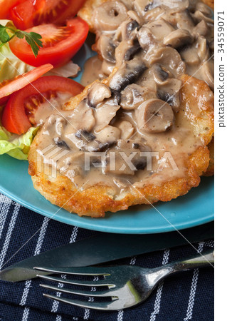 Crispy fried homemade potato pancakes. 34559071