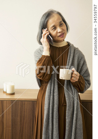 Women in their 60s calling 34559797