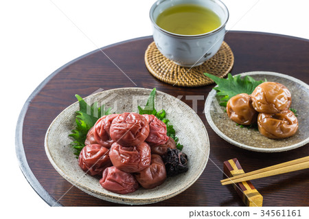 Kishu Minabe's Minamikoume plum Shiso pickles and dried white plum blossoms 34561161