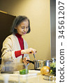60s women cooking 34561207