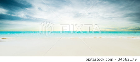Idyllic beach Idyllic beach 34562179