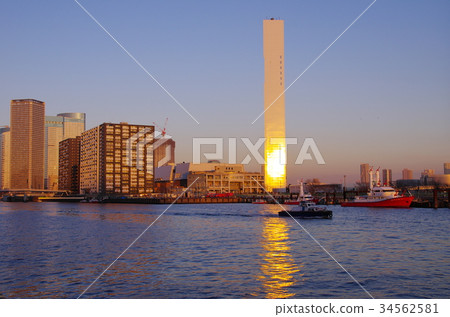 夕陽照亮的煙囪 34562581