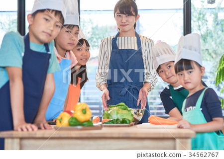 Primary school children cooking classroom Primary school children cooking classroom 34562767