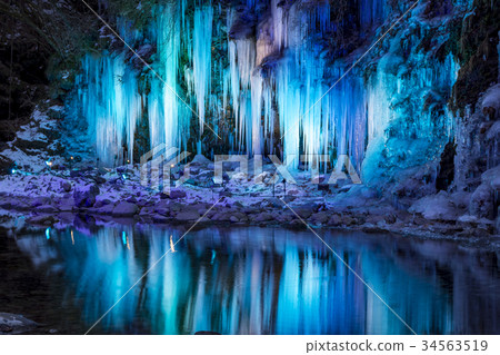 三錘冰柱照亮秩父 34563519