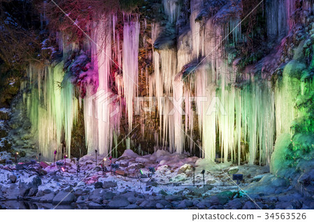 三錘冰柱照亮秩父 34563526