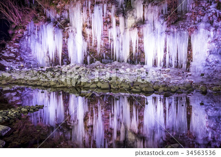 三錘冰柱照亮秩父 34563536