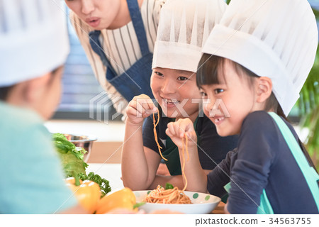 Primary school children cooking classroom 34563755