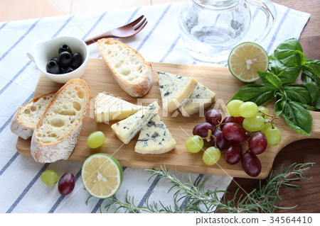 Picnic lunch 34564410