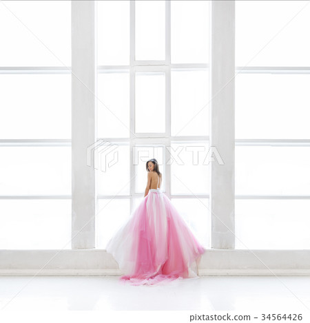 Beautiful young woman Beautiful young woman 34564426