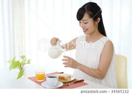 Delicious milk 34565132