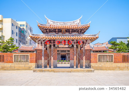 the entrance of lukang longshan temple 34565482