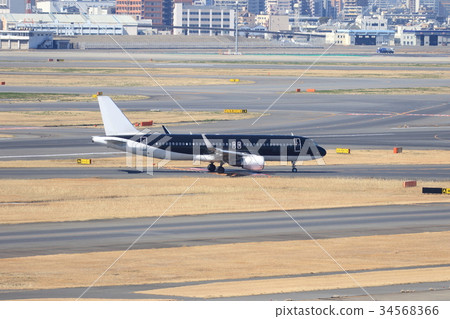 Haneda Airport aircraft 34568366
