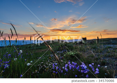 Eary morning Sunrise over Yellowstone Eary morning Sunrise over Yellowstone 34570066