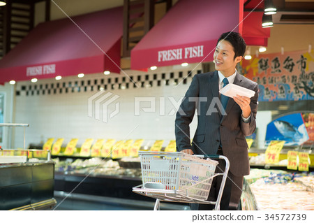 超市購物男性生活方式圖像 34572739