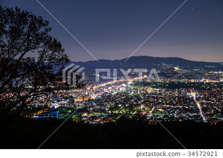 Wakakusayama, Nara City, Nara Prefecture *Photo taken in April 2017 Wakakusayama, Nara City, Nara Prefecture *Photo taken in April 2017 34572921