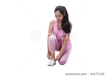 Young asian woman lacing her shoes before running 34575136