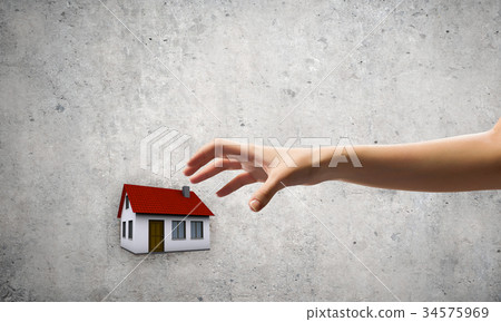 Hand picking home Hand picking home 34575969