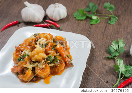 Fried shrimp with chili sauce Fried shrimp with chili sauce 34576595