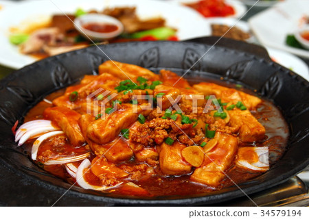 Tofu with brown sauce Tofu with brown sauce 34579194