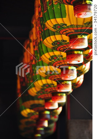 高高懸掛的燈籠 34579720