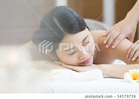 女性美容美容院美容師 女性美容美容院美容師 34579739