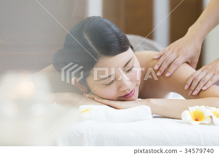 Women Esthetics Beauty salon Estheticians Women Esthetics Beauty salon Estheticians 34579740