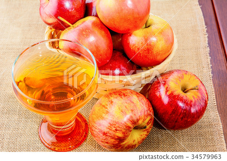 Apple cider glass and red apples 34579963