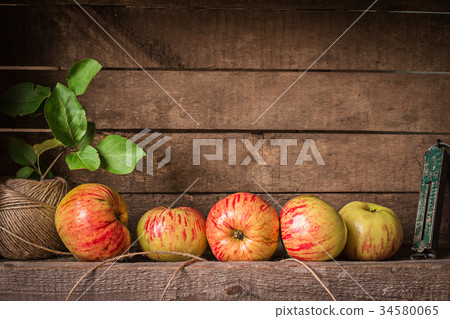 fresh apples on a wooden table 34580065